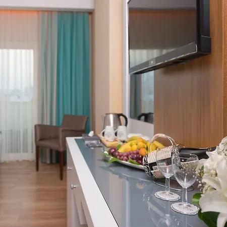 Hotel & 5*